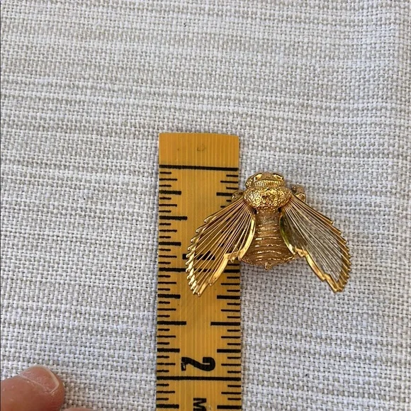 Vintage Monet, Gold tone bee brooch - Picture 5 of 5
